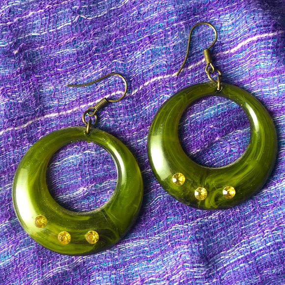 Vintage Green Swirl Crystal Pierced Plastic Circle Hoop Dangle Earrings - Picture 1 of 7